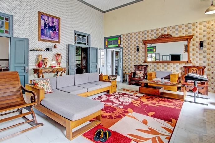 Imagen de los interiores del Hotel OYO Homes 93608 Yy\'s House Syariah. Foto 19