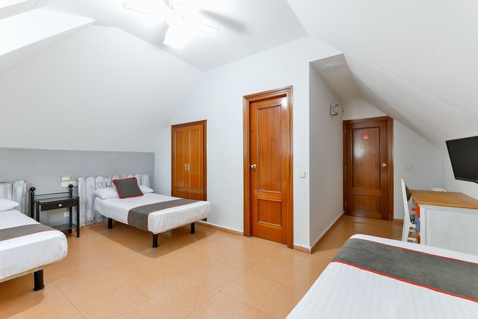 Imagen de la habitación del Hotel OYO Hostal El Pilar. Foto 5