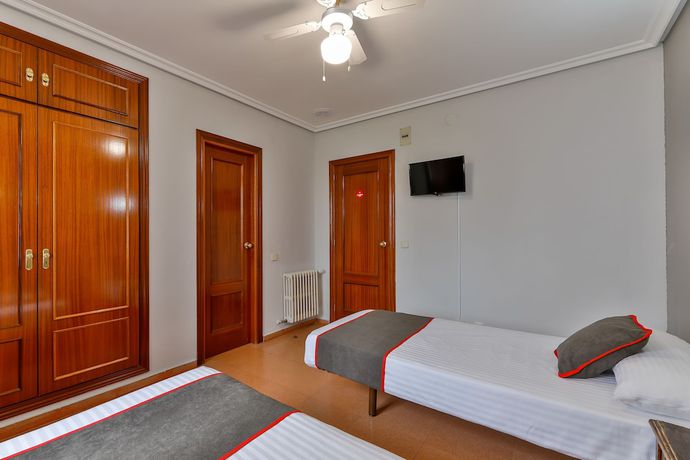 Imagen de la habitación del Hotel OYO Hostal El Pilar. Foto 8