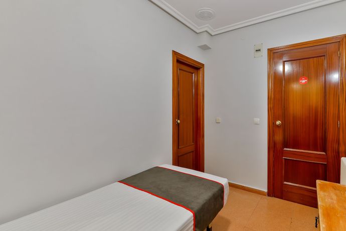 Imagen de la habitación del Hotel OYO Hostal El Pilar. Foto 10