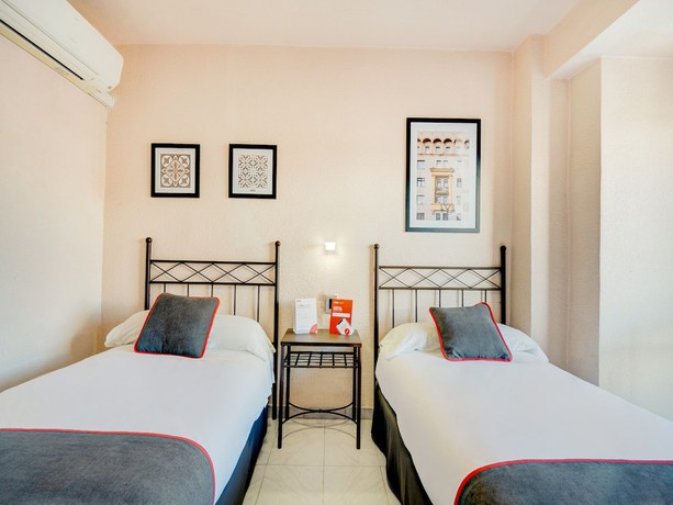 Imagen de la habitación del Hotel OYO Hostal Luci-Mar. Foto 4