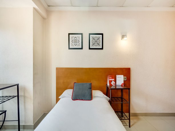 Imagen de la habitación del Hotel OYO Hostal Luci-Mar. Foto 5