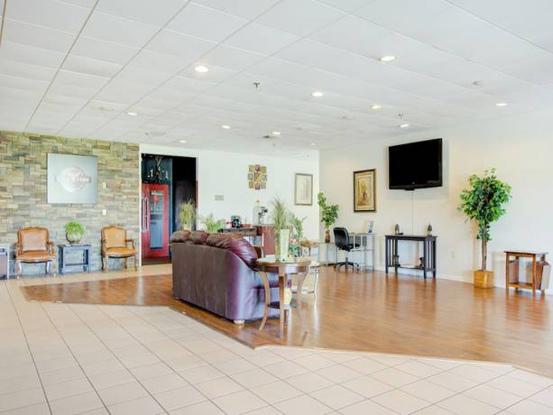 Imagen de los interiores del Hotel OYO Hotel Dundee By Crystal Lake. Foto 19