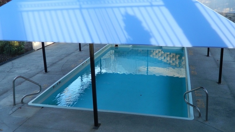 Imagen de la piscina del Hotel OYO Hotel Spokane North. Foto 18