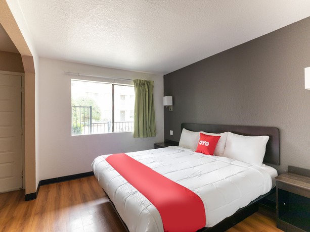 Imagen de la habitación del Hotel OYO Irving DFW Airport North. Foto 3