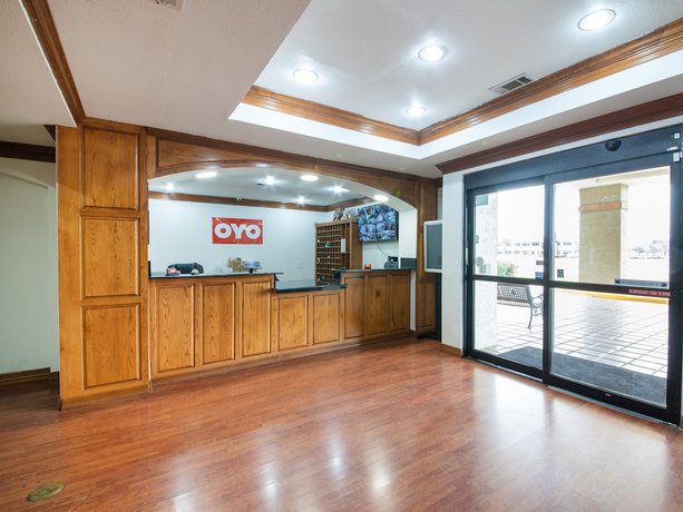Imagen de los interiores del Hotel OYO Irving DFW Airport North. Foto 18