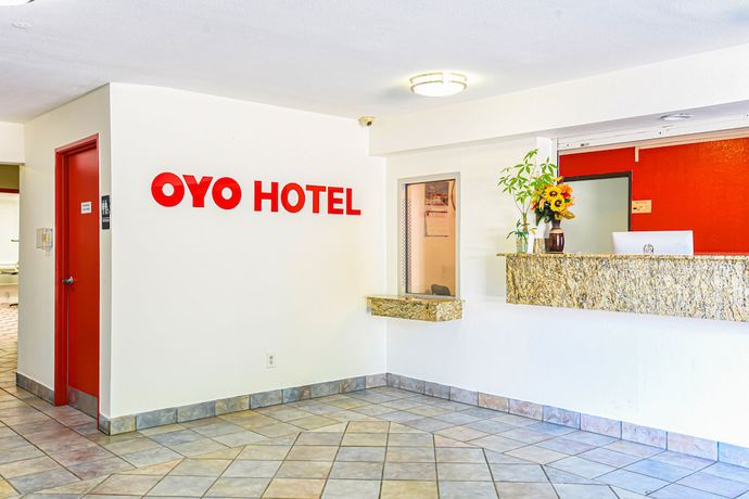 Imagen de los interiores del Hotel OYO Irving DFW Airport South. Foto 16