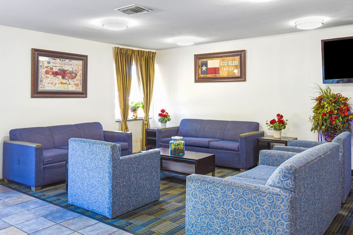 Imagen de los interiores del Hotel OYO Irving DFW Airport South. Foto 18