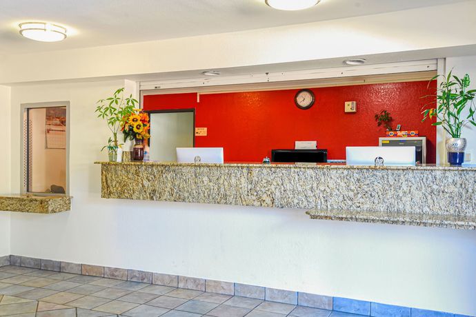 Imagen de los interiores del Hotel OYO Irving DFW Airport South. Foto 19