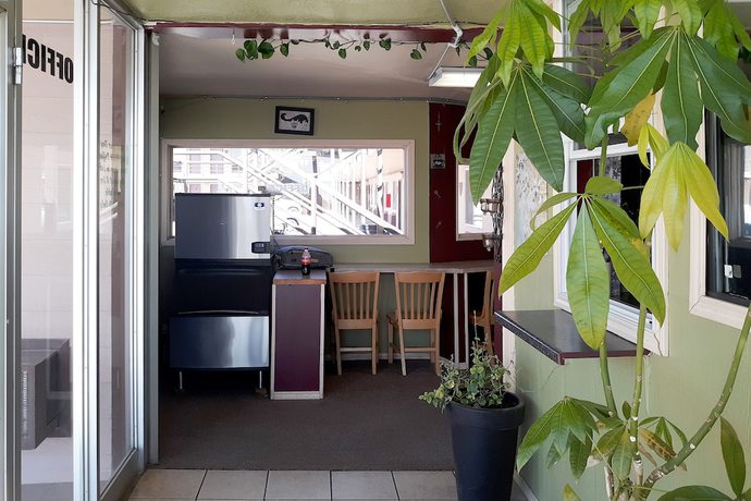 Imagen de los interiores del Hotel OYO Kings at Clovis. Foto 15