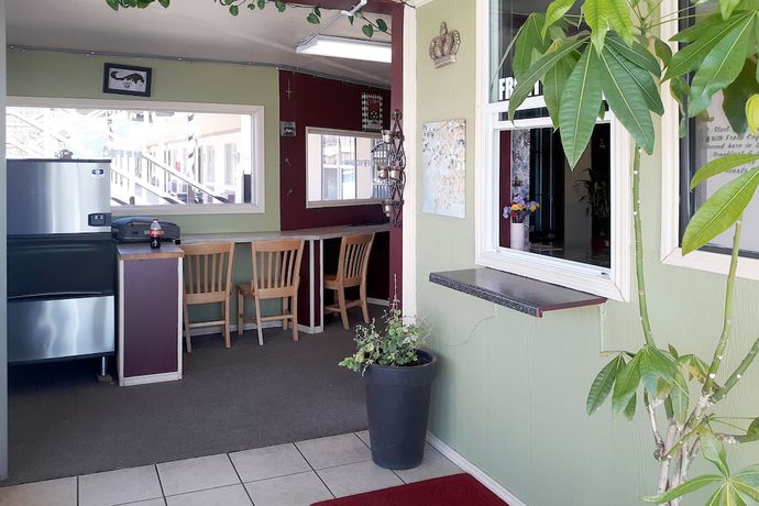 Imagen de los interiores del Hotel OYO Kings at Clovis. Foto 16