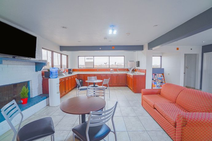 Imagen de los interiores del Hotel OYO Kingsville - Hwy 77. Foto 19