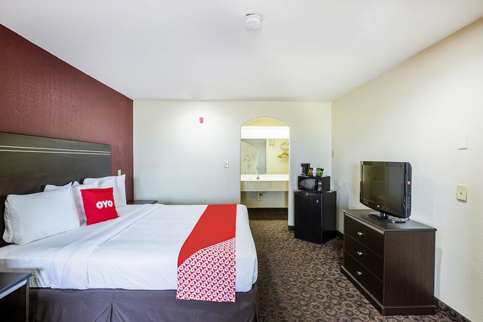 Imagen de la habitación del Hotel OYO LSU. Foto 6