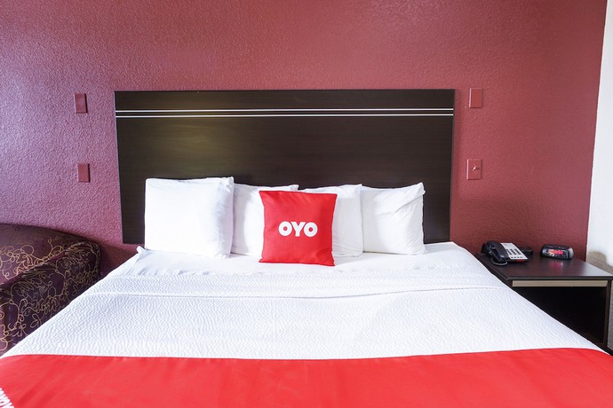 Imagen de la habitación del Hotel OYO LSU. Foto 13