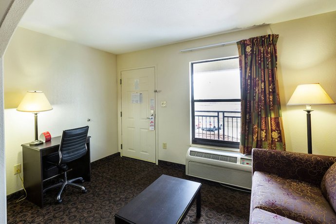 Imagen de la habitación del Hotel OYO LSU. Foto 14