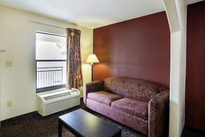 Imagen de la habitación del Hotel OYO LSU. Foto 15