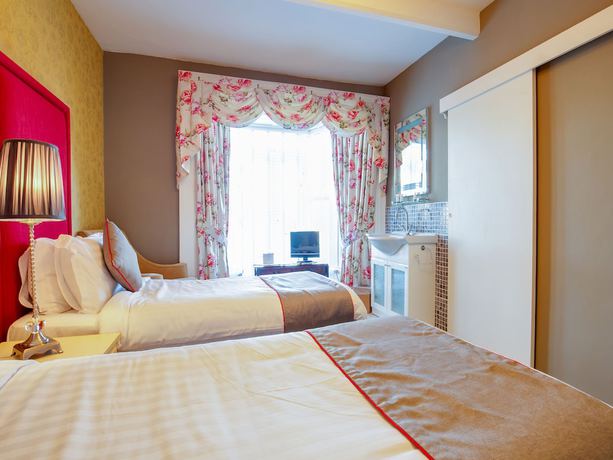 Imagen de la habitación del Hotel OYO Lamphey Hall. Foto 6