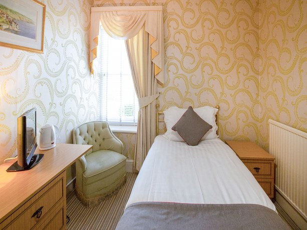 Imagen de la habitación del Hotel OYO Lamphey Hall. Foto 7