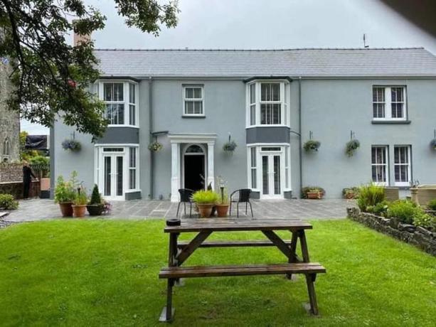 Imagen general del Hotel OYO Lamphey Hall. Foto 3