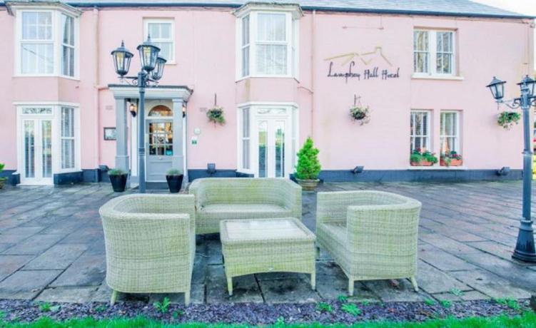 Imagen general del Hotel OYO Lamphey Hall. Foto 4