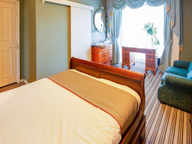 Imagen de la habitación del Hotel OYO Lamphey Hall. Foto 11