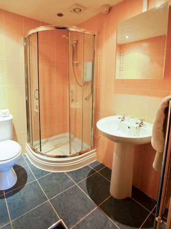Imagen de la habitación del Hotel OYO Lamphey Hall. Foto 17