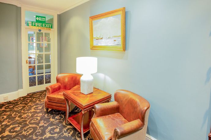 Imagen de los interiores del Hotel OYO Lamphey Hall. Foto 23