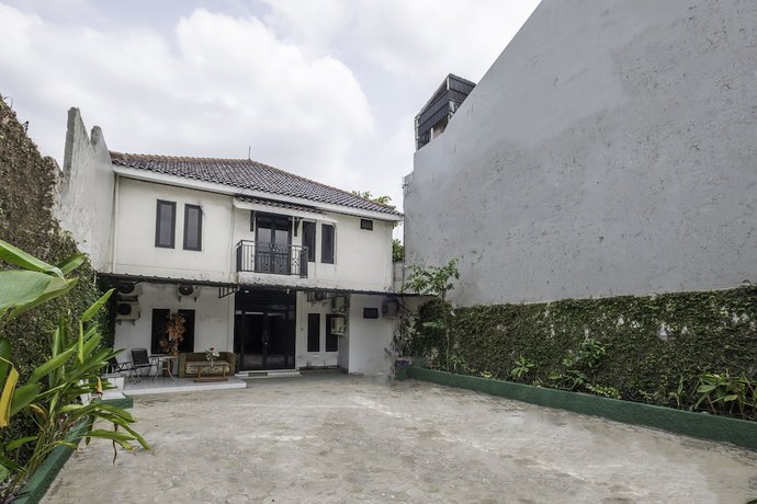 Imagen de los exteriores del Hotel OYO Life 2391 Baladewa Residence Syariah. Foto 10