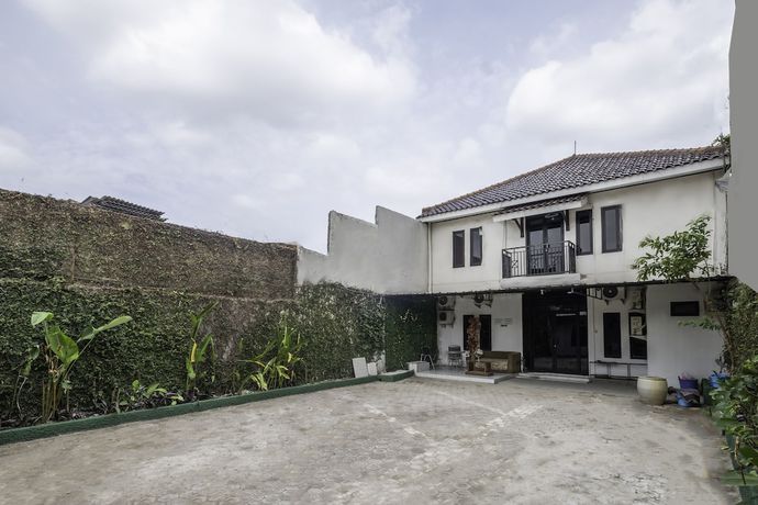Imagen de los exteriores del Hotel OYO Life 2391 Baladewa Residence Syariah. Foto 11