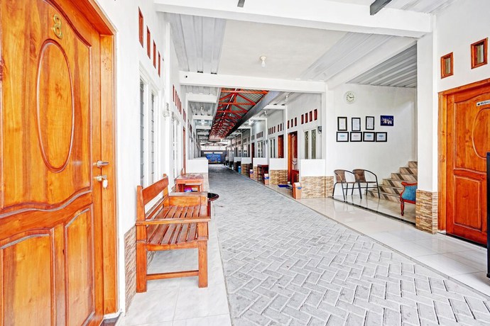 Imagen de los interiores del Hotel OYO Life 90678 Omah Kulo Guest House. Foto 16