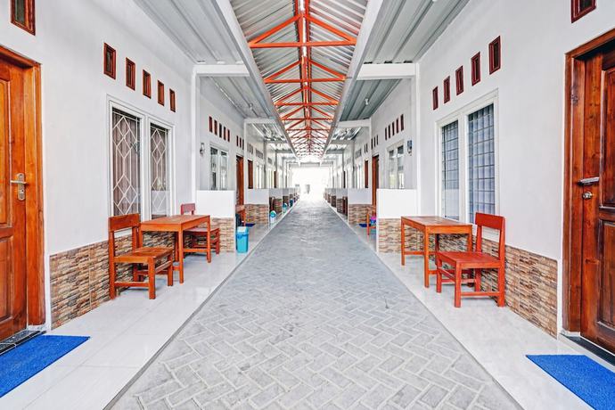 Imagen de los interiores del Hotel OYO Life 90678 Omah Kulo Guest House. Foto 18