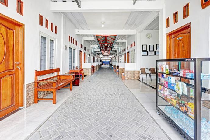 Imagen de los interiores del Hotel OYO Life 90678 Omah Kulo Guest House. Foto 19