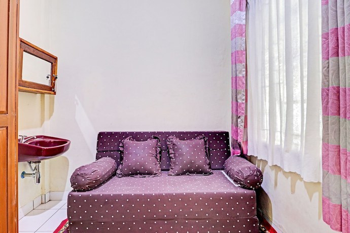 Imagen de los interiores del Hotel OYO Life 91480 Putridapisa Syariah. Foto 19