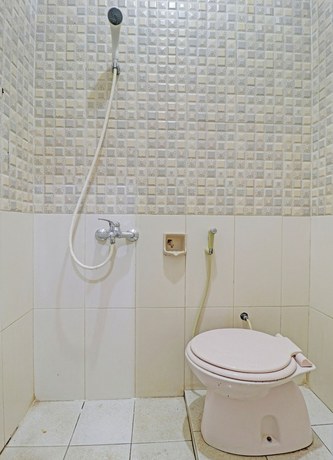 Imagen de la habitación del Hotel OYO Life 91480 Putridapisa Syariah. Foto 16