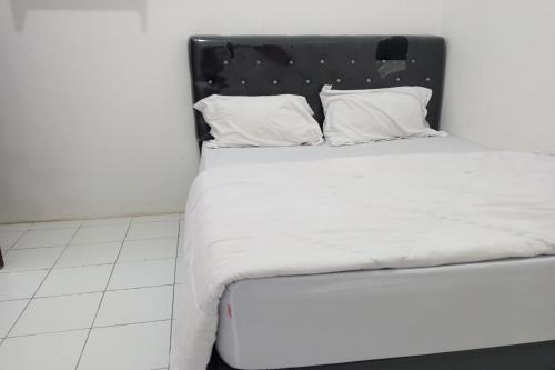 Imagen de la habitación del Hotel OYO Life 92543 Ratu Sakti Residence Syariah. Foto 20