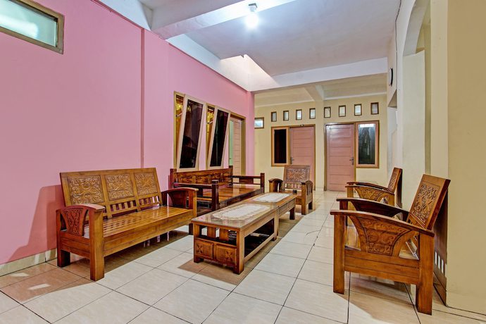 Imagen de los interiores del Hotel OYO Life 92663 Karmel 6. Foto 18