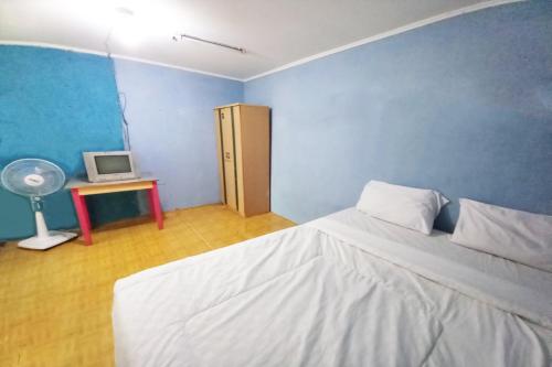 Imagen de la habitación del Hotel OYO Life 92694 Kost Nino. Foto 19