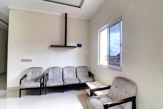 Imagen de los interiores del Hotel OYO Life 92707 D-akomiba Residence. Foto 13