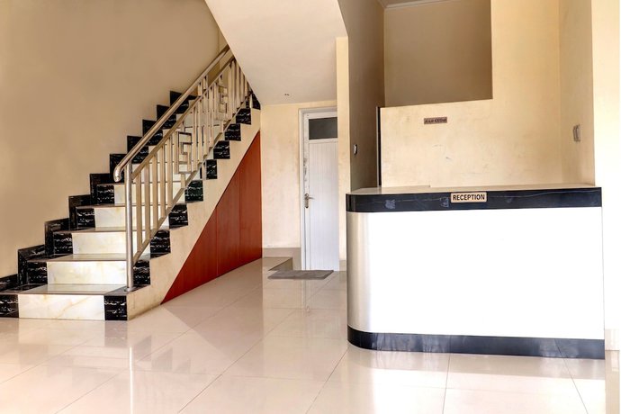 Imagen de los interiores del Hotel OYO Life 92707 D-akomiba Residence. Foto 18