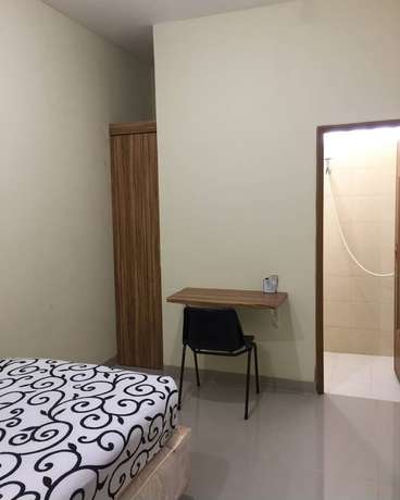 Imagen de la habitación del Hotel OYO Life 92779 Kost Arjuna. Foto 17