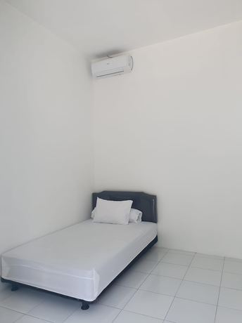 Imagen de la habitación del Hotel OYO Life 92780 Kost Bara. Foto 7