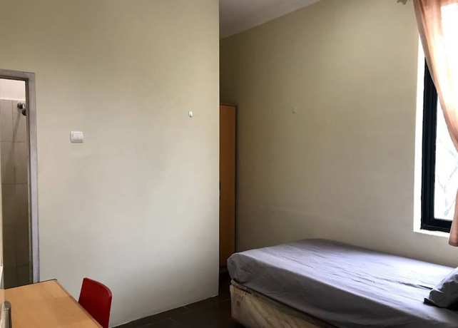 Imagen de la habitación del Hotel OYO Life 92781 Kost Parung Serab Syariah. Foto 2