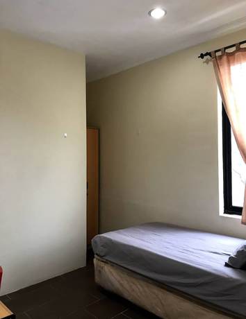 Imagen de la habitación del Hotel OYO Life 92781 Kost Parung Serab Syariah. Foto 3