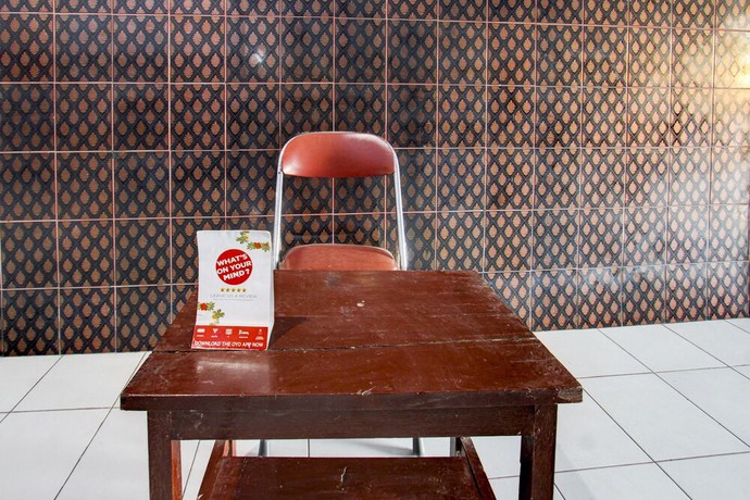 Imagen de los interiores del Hotel OYO Life 92846 Kost Putra Griya Eka. Foto 17