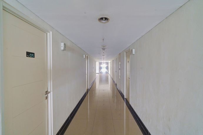 Imagen de los interiores del Hotel OYO Life 92874 Apartement Grand Sentraland Karawang By Red Dragon. Foto 17