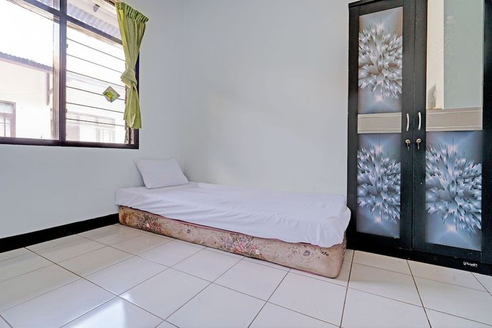Imagen de la habitación del Hotel OYO Life 92901 Kost Bu Nur. Foto 3