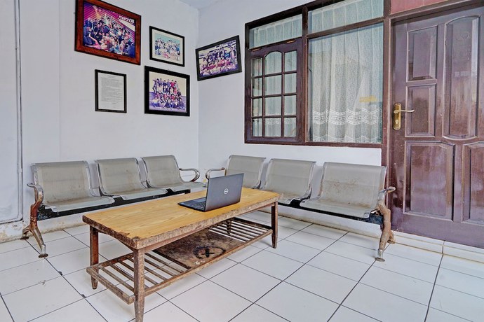 Imagen de los interiores del Hotel OYO Life 92901 Kost Bu Nur. Foto 17