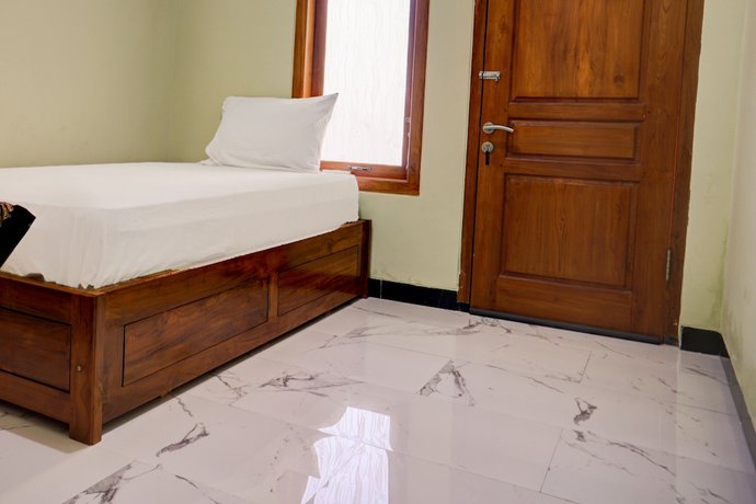 Imagen de la habitación del Hotel OYO Life 92922 Kost Bu Mala 1 Syariah. Foto 17