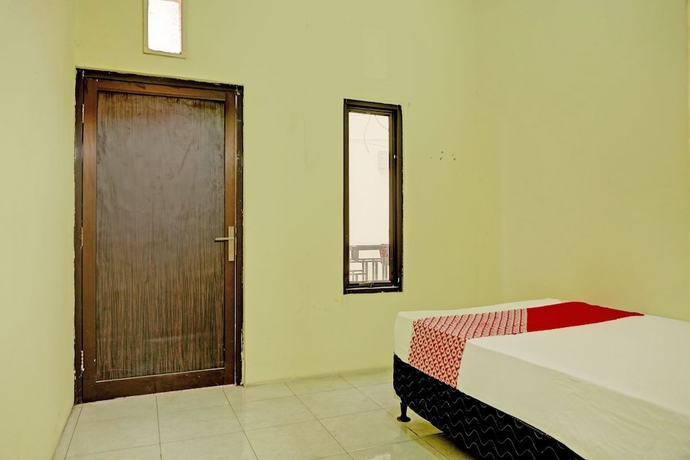 Imagen de la habitación del Hotel OYO Life 92936 Kost Teteh Erni Karawang. Foto 15