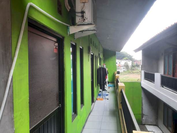 Imagen de los interiores del Hotel OYO Life 93023 Kost Bulan Karawang. Foto 5